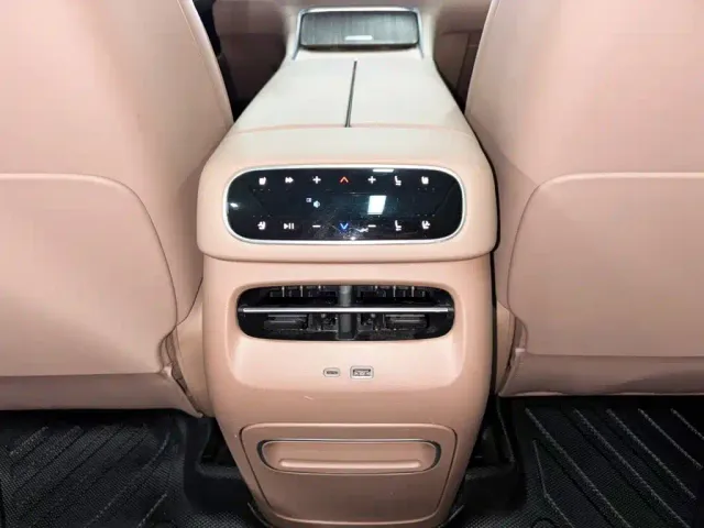 Leapmotor C11 — Фото автомобиля 24