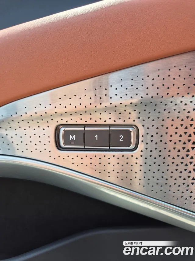 Lotus Emira — Фото автомобиля 12