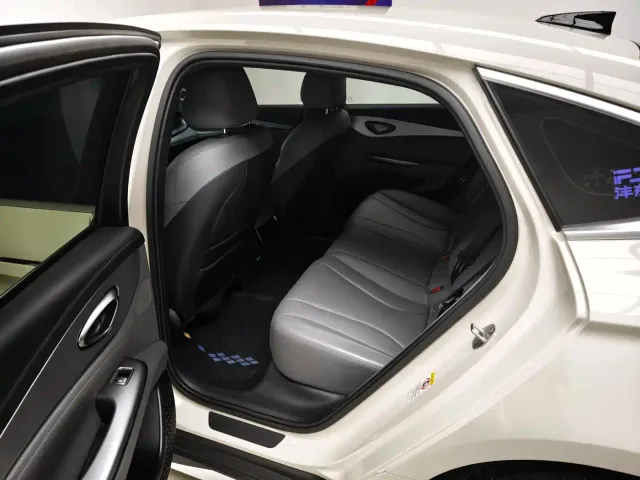 BYD Seal 07 DM-i — Фото автомобиля 17