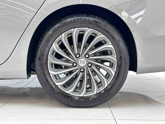 Buick LaCrosse — Фото автомобиля 8