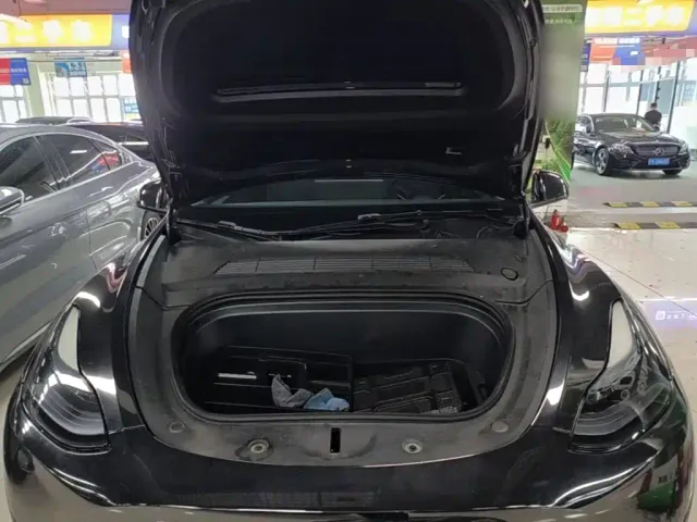 Tesla Model Y — Фото автомобиля 19