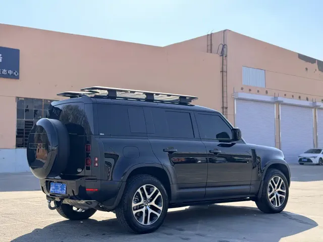 Land Rover Defender — Фото автомобиля 14