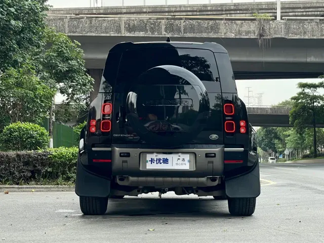 Land Rover Defender — Фото автомобиля 5
