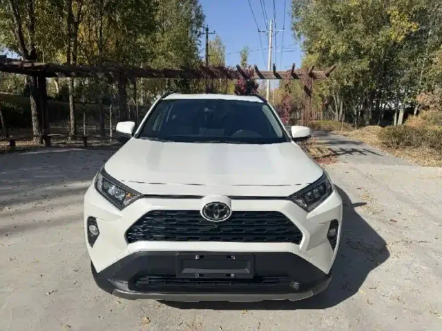 Toyota RAV4 — Фото автомобиля 3