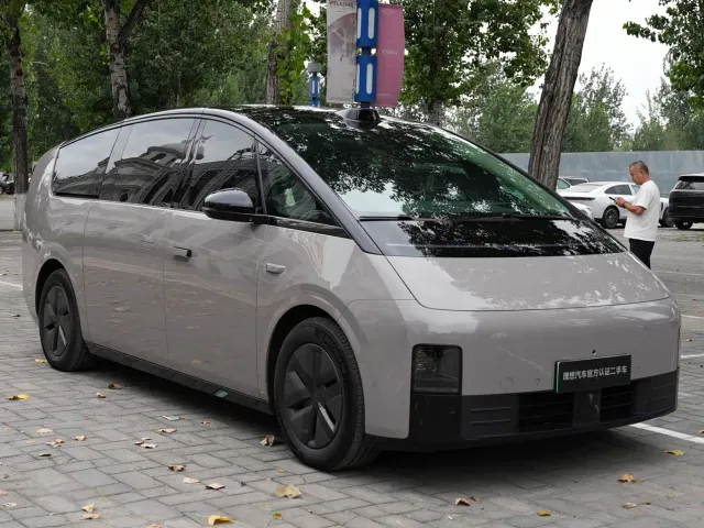 Li Auto MEGA — Фото автомобиля 3