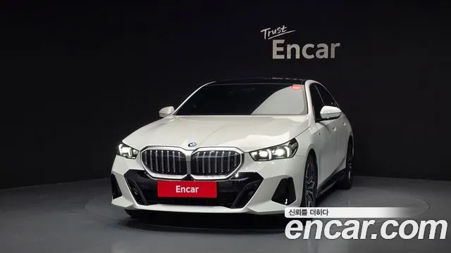 BMW 5 Series G60 — Фото автомобиля 3