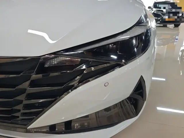 Hyundai Elantra — Фото автомобиля 23