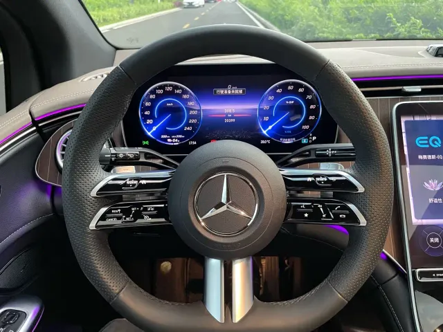 Mercedes-Benz EQE SUV — Фото автомобиля 16
