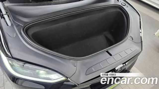 Tesla Model X — Фото автомобиля 6