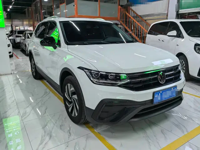 Volkswagen Tiguan L — Фото автомобиля 3