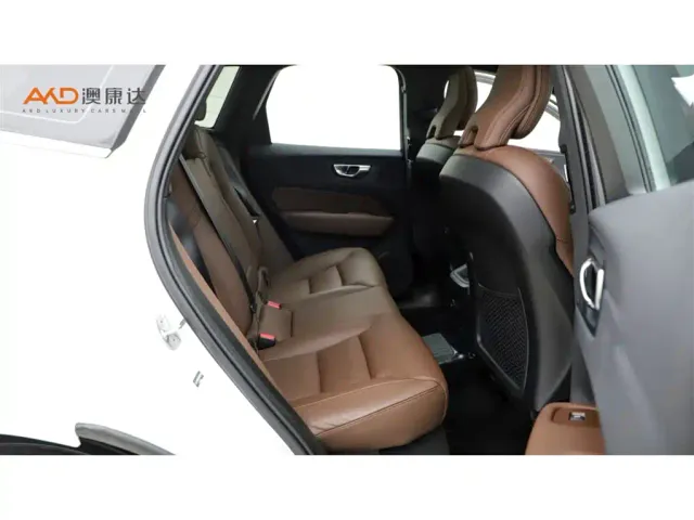 Volvo XC60 — Фото автомобиля 8