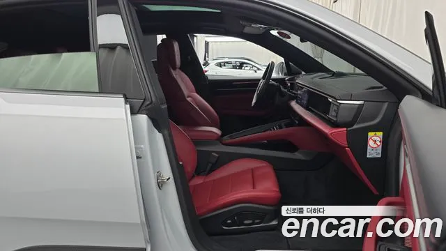 Porsche Macan Electric — Фото автомобиля 11