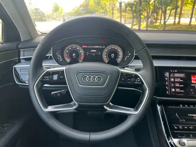 Audi A8 — Фото автомобиля 9
