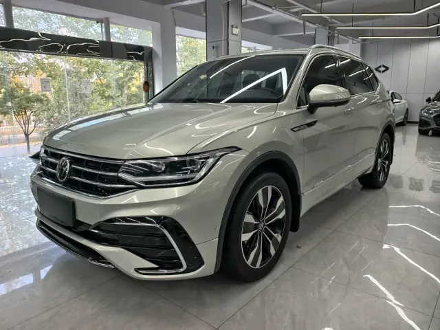 Фотография автомобиля — Volkswagen Tiguan L