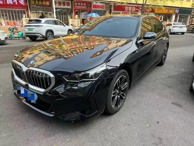 Фотография автомобиля — BMW 5 Series