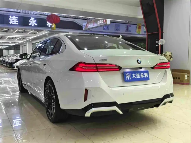BMW 5 Series — Фото автомобиля 16