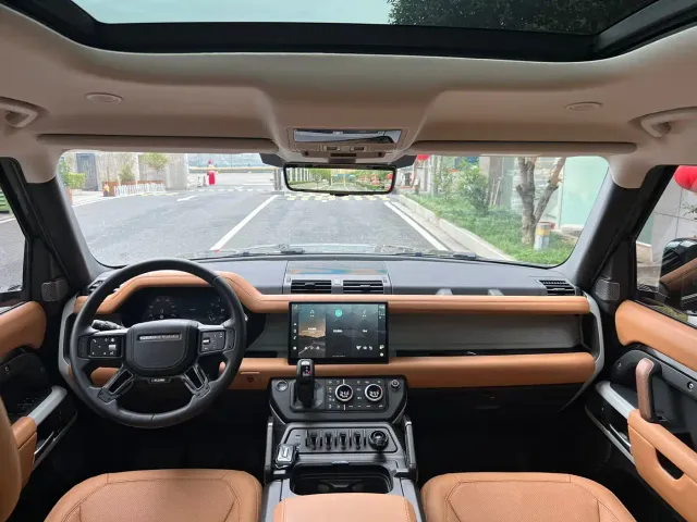 Land Rover Defender — Фото автомобиля 4