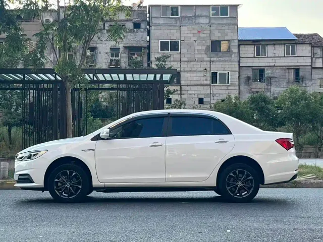 BYD Qin — Фото автомобиля 7