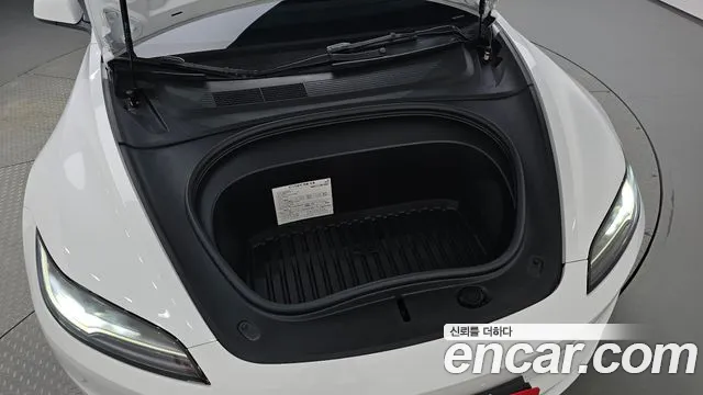 Tesla Model 3 — Фото автомобиля 9