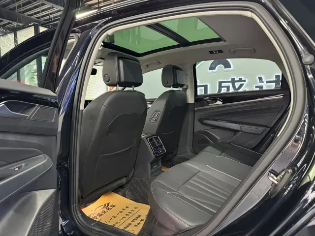 Volkswagen Passat — Фото автомобиля 8