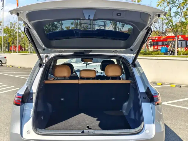 Geely Galaxy Starship 7 EM-i — Фото автомобиля 16
