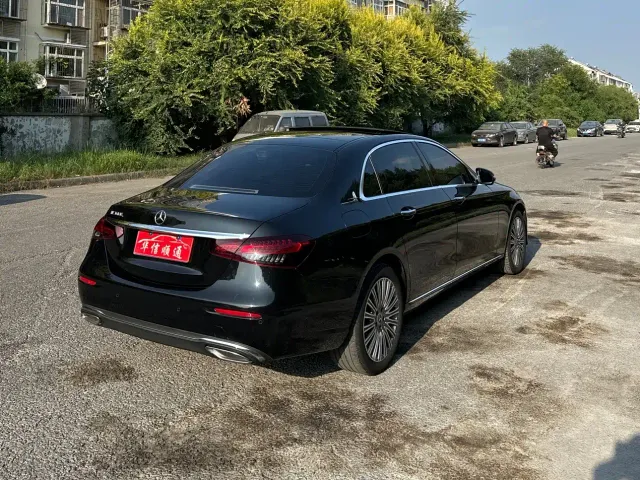 Mercedes-Benz E-Class — Фото автомобиля 16