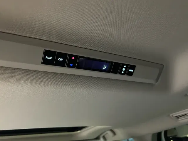 Toyota Granvia — Фото автомобиля 23