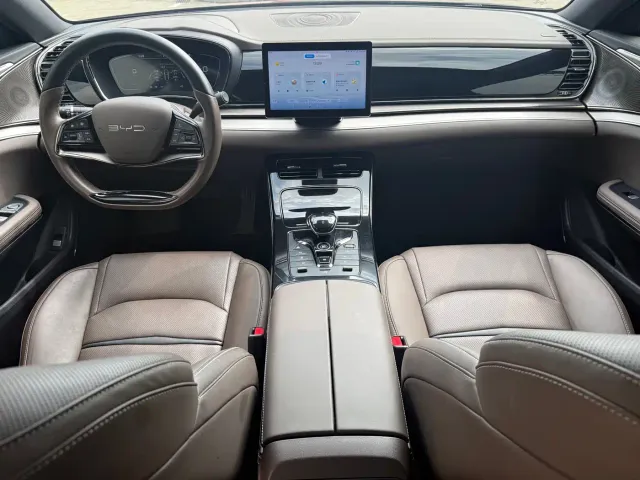 BYD BYD e9 2022 Model Year Business Edition — Фото автомобиля 5