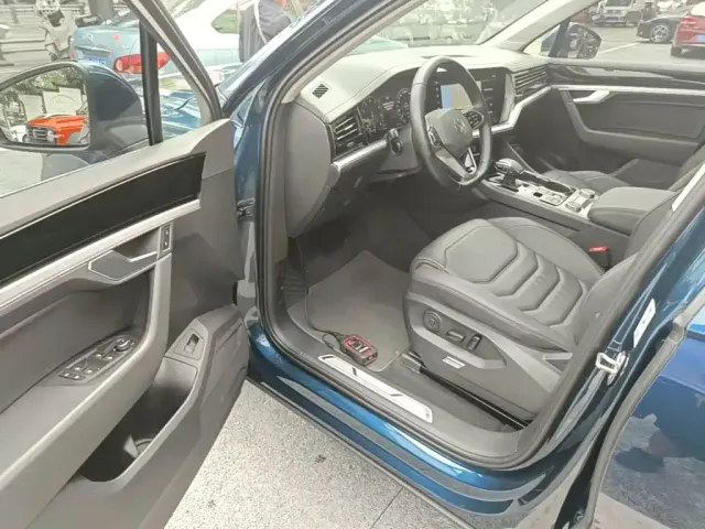 Volkswagen Touareg — Фото автомобиля 15
