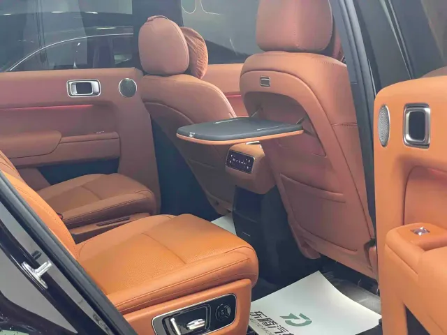 Li Auto L8 — Фото автомобиля 16
