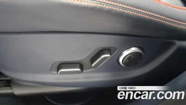 Genesis GV70 2.5T Бензин AWD — Фото автомобиля 24