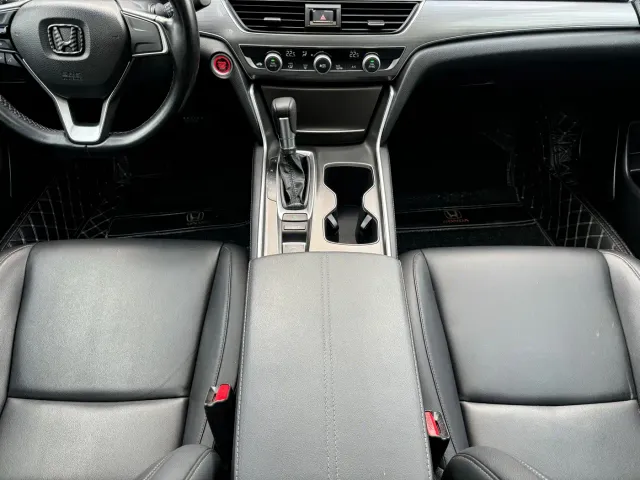 Honda Accord — Фото автомобиля 10