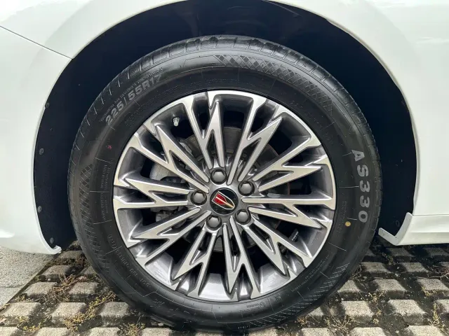 Hongqi H5 — Фото автомобиля 29