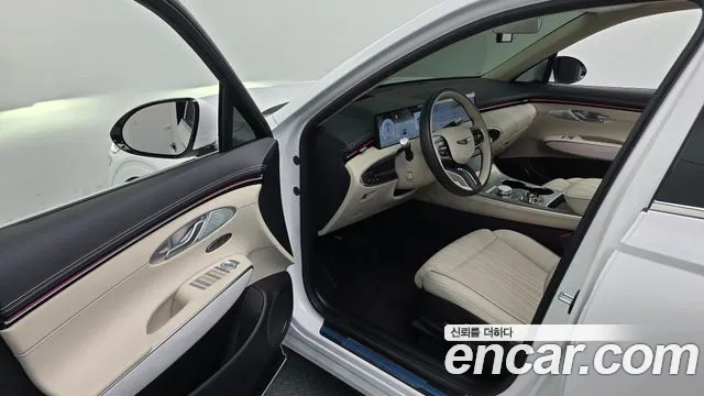 Genesis GV70 — Фото автомобиля 15