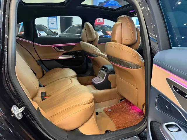 Mercedes-Benz E-Class — Фото автомобиля 12