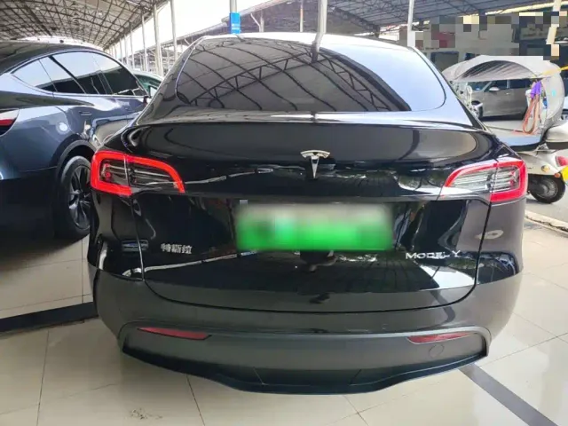 Tesla Model Y — Фото автомобиля 5