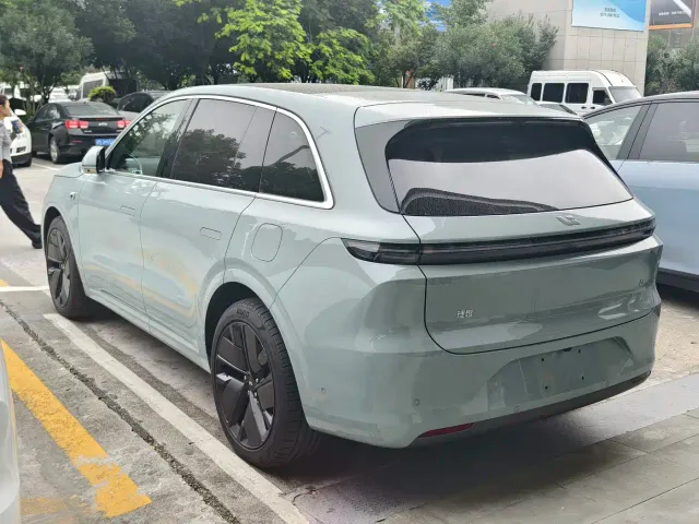 Li Auto L6 — Фото автомобиля 9