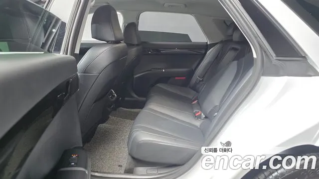 Hyundai Grandeur Grandeur (GN7) 2.5 Бензин 2WD — Фото автомобиля 12