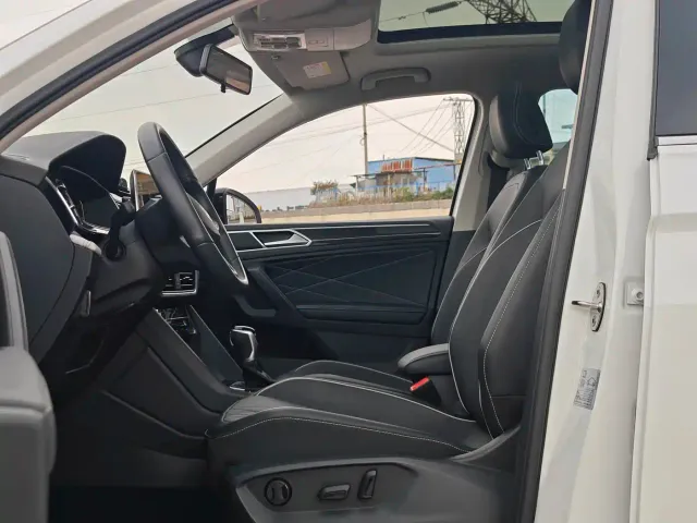 Volkswagen Tiguan L — Фото автомобиля 7