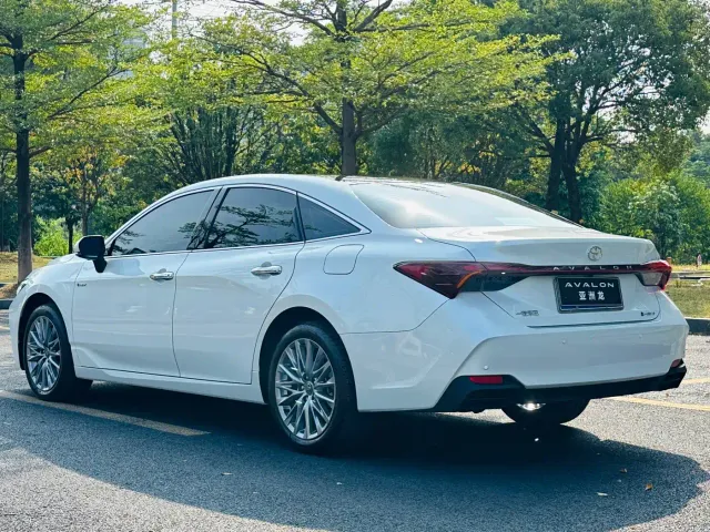 Toyota Avalon — Фото автомобиля 4