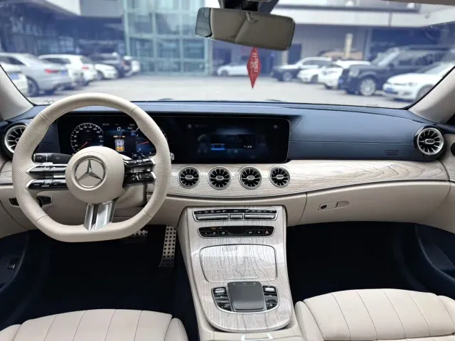 Mercedes-Benz E-Class — Фото автомобиля 5