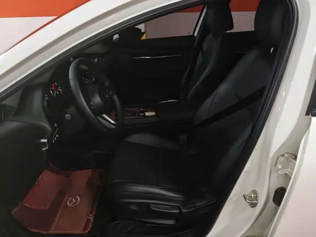 Mazda Axela — Фото автомобиля 14