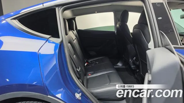 Tesla Model Y — Фото автомобиля 17