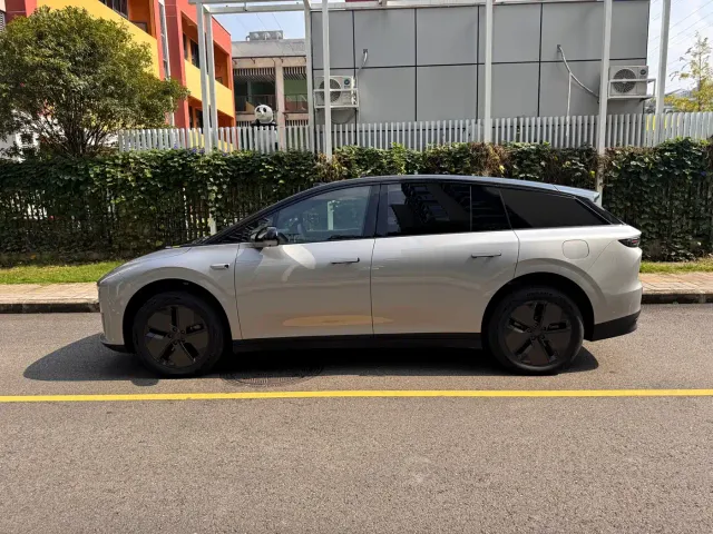 Li Auto i6 — Фото автомобиля 5