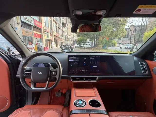 Li Auto L9 — Фото автомобиля 7