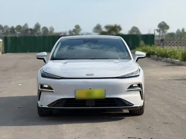 Geely Galaxy Xingyao 8 — Фото автомобиля 2
