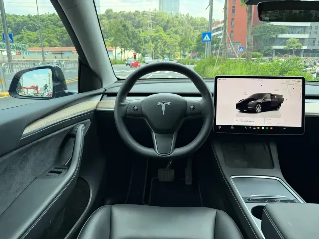 Tesla Model Y 2023 Long Range All-Wheel Drive Edition — Фото автомобиля 10