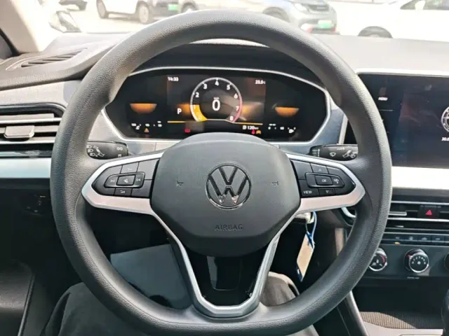 Volkswagen Lavida — Фото автомобиля 10