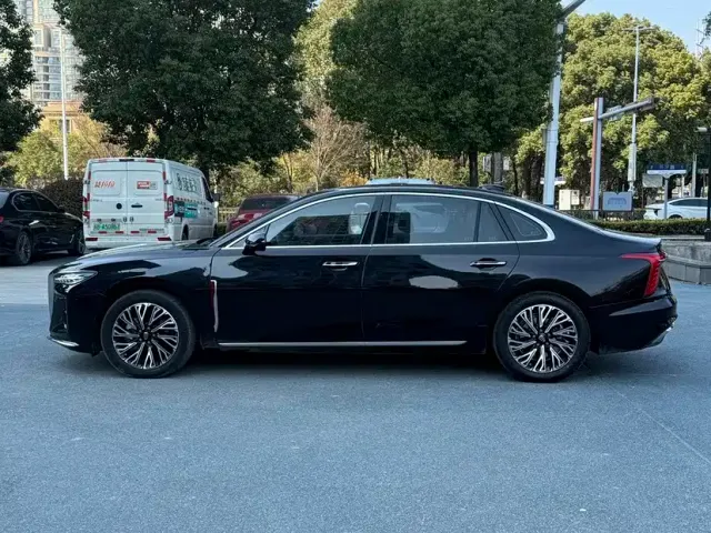 Hongqi H5 — Фото автомобиля 17