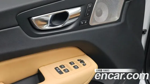 Volvo XC60 2nd Gen — Фото автомобиля 28